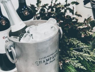 Vad är skillnaden mellan champagne och mousserande vin? illustration