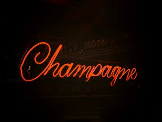 Champagneprovningar på distans illustration